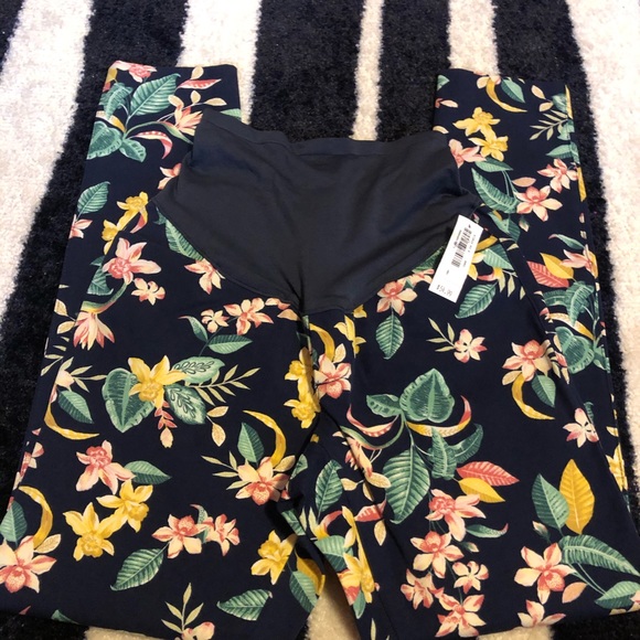 NWT Floral Pattern Maternity Pixie Pant - Picture 2 of 5